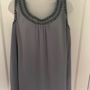 Kathy Van Zeeland grey top w/gunmetal studs NWOT❣️